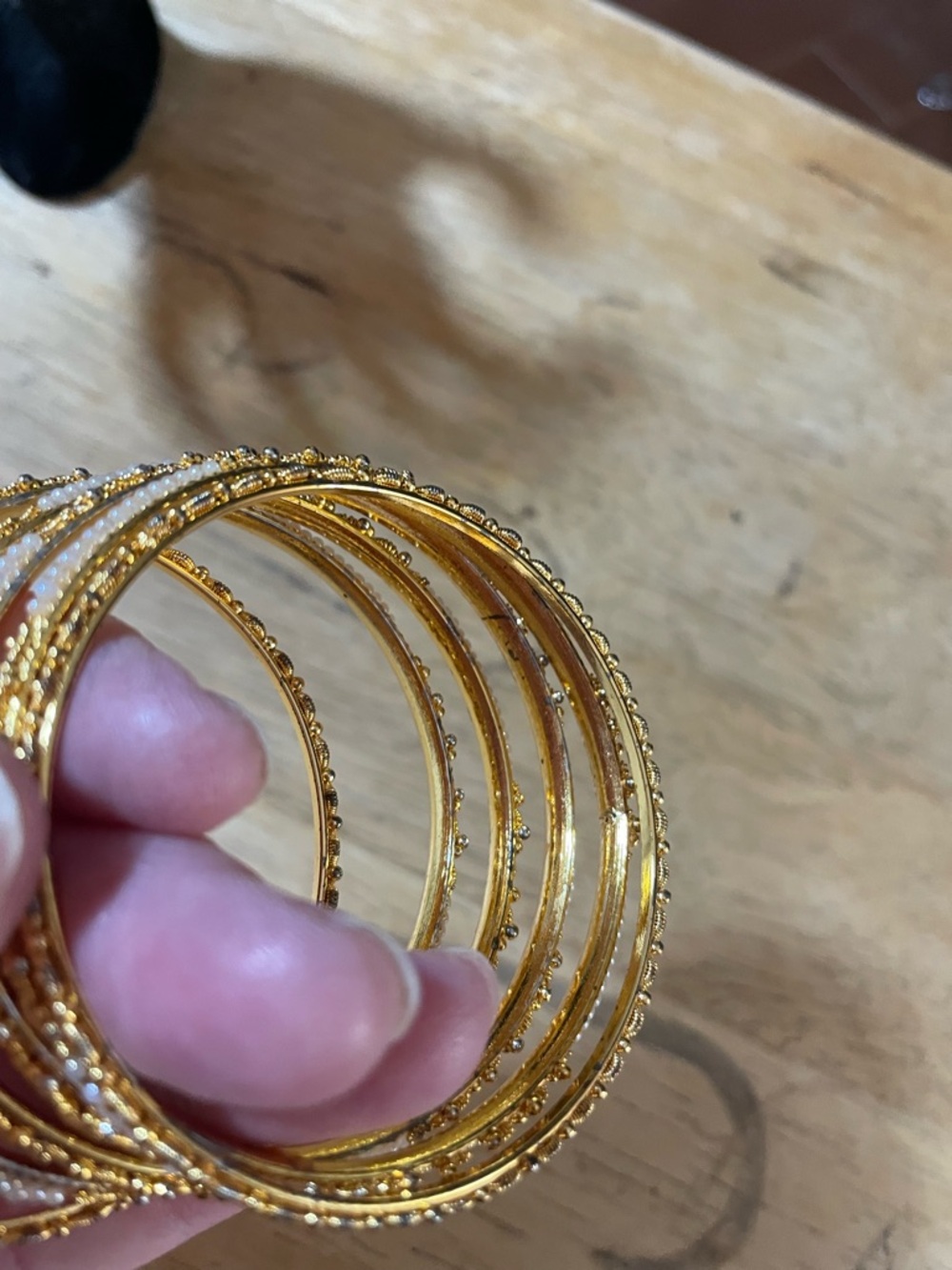 Bangle bracelet set of 6 gold tone white seed beads 7 inches approximately small - Picture 10 of 16